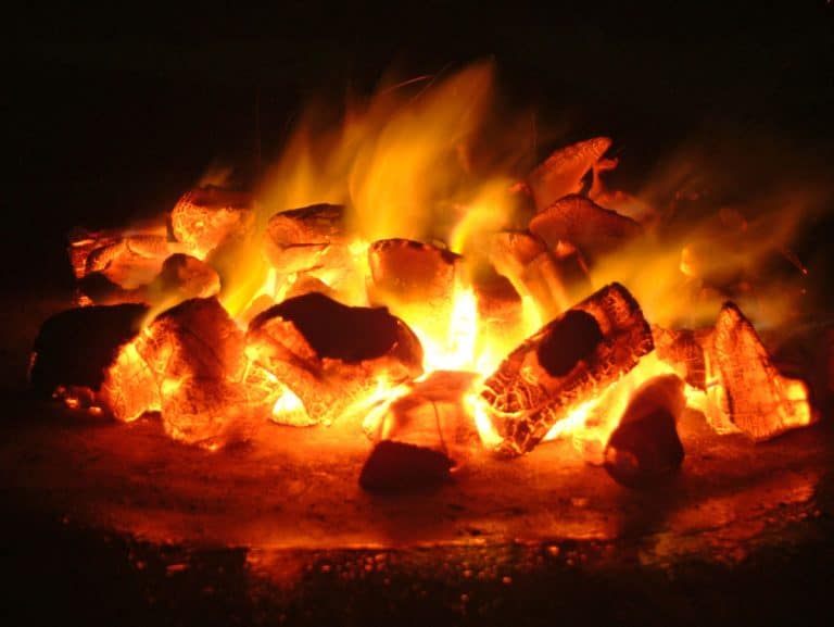 How To Start A Charcoal Grill Without Lighter Fluid (5 Ways)