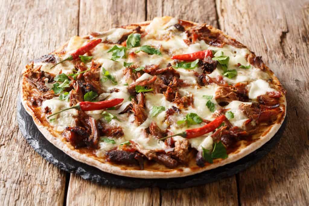 barbecue pulled pork pizza