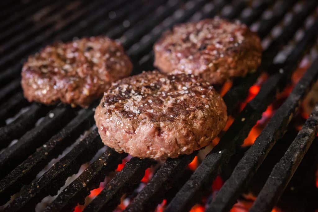 How To Keep Hamburgers Warm & Moist After Grilling