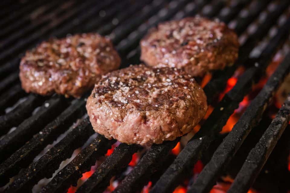 How To Keep Hamburgers Warm & Moist After Grilling