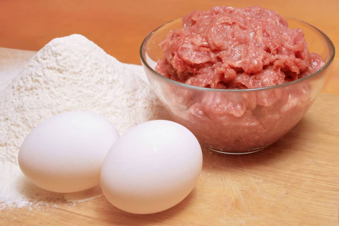 Do You Put an Egg in Burger Meat Before Cooking It?