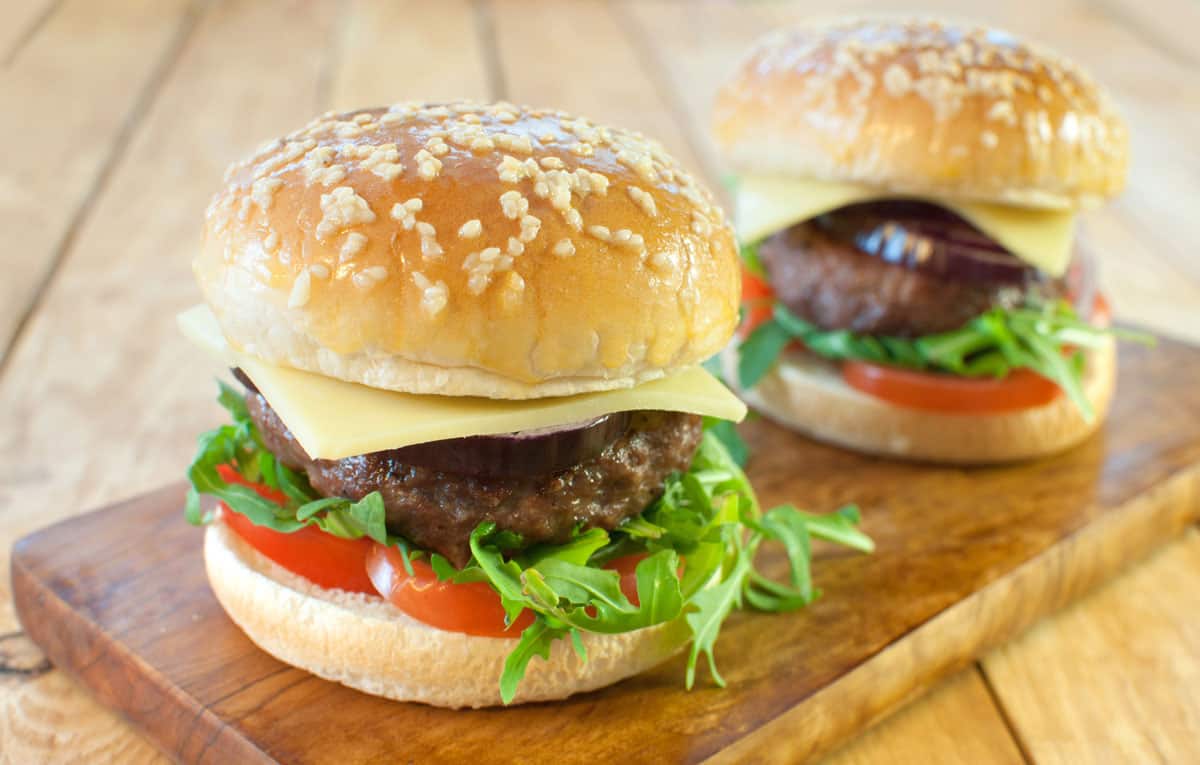 How Many Ounces is a Quarter Pound Burger? Weigh It Out