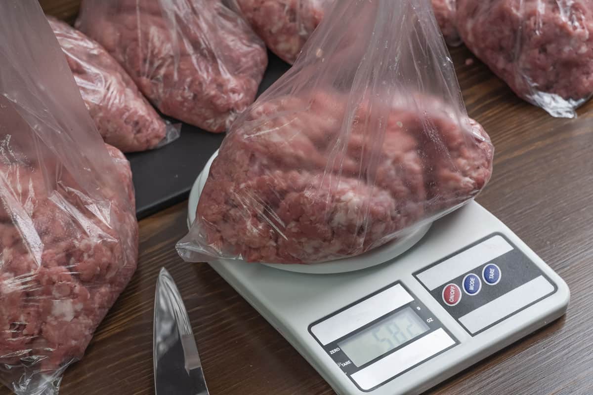 How Many Ounces is a Quarter Pound Burger? Weigh It Out