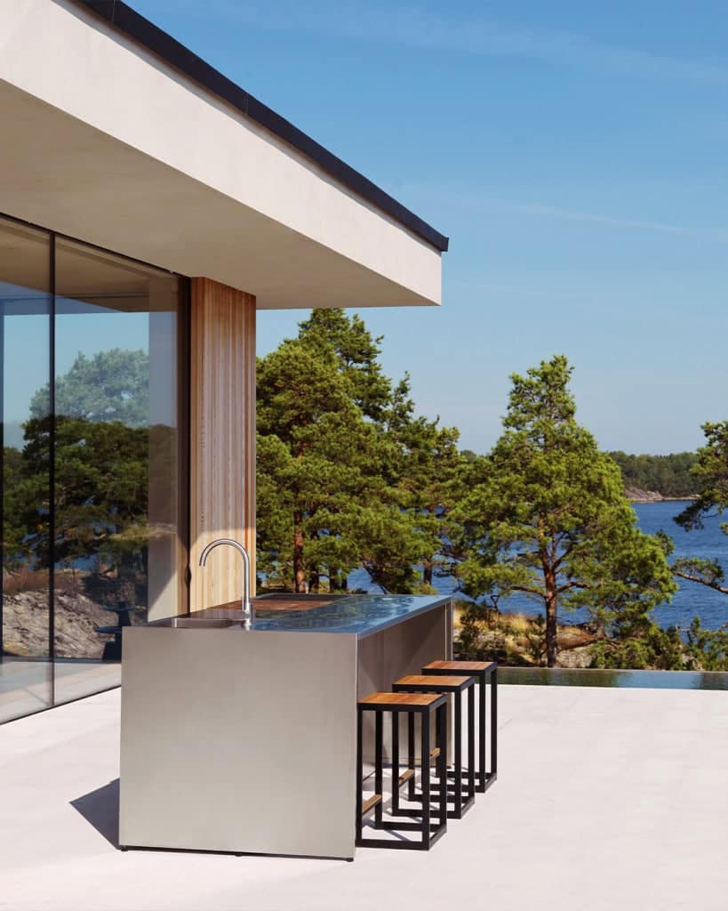 15 Trendy Upgrades For A Stunning Luxury Outdoor Kitchen