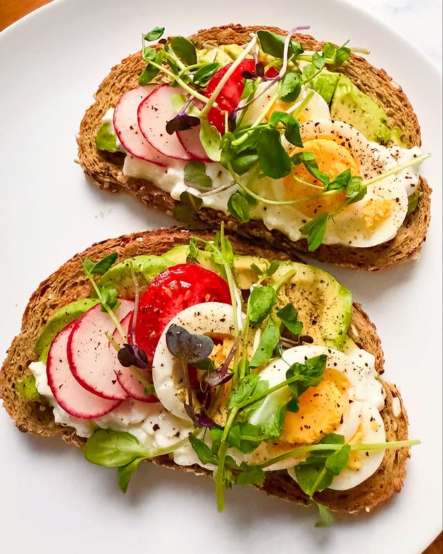 Avocado Toast With Toppings