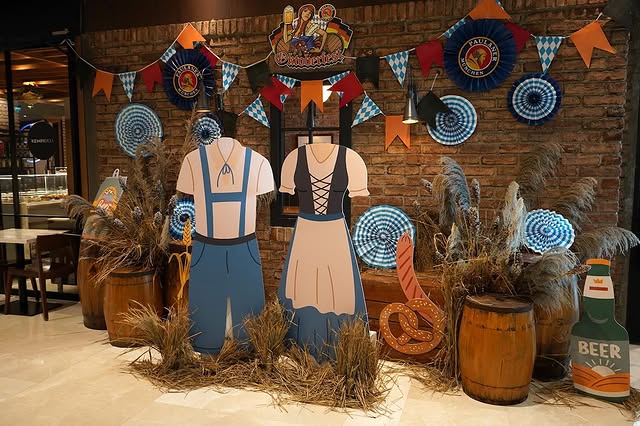 Bavarian Decor For Oktoberfest Party Ideas 2025