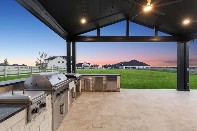outdoor kitchen with brick and stone combo