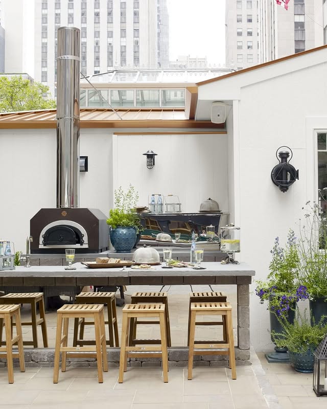 Outdoor Kitchen With Pizza Oven 