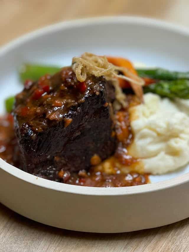 Short Ribs At The Center Of Attention