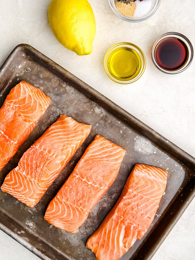 simple grilled salmon with lemon