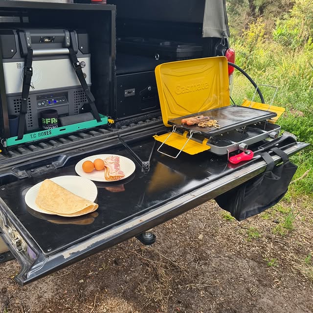 Tailgate Gear For Good Game Day Cookout