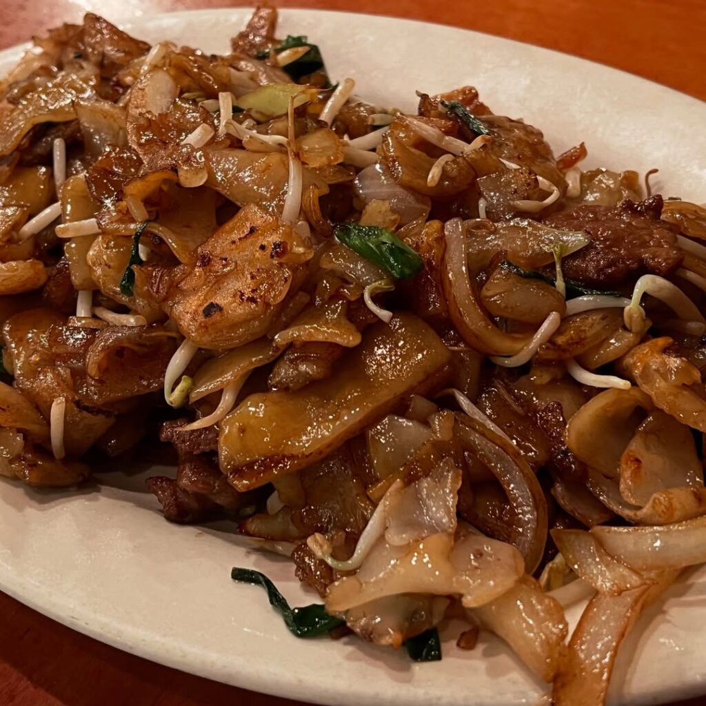 15 Best Noodle Recipes With Chicken, Beef, Or Pork And Veggies 6 Beef Chow Fun With Vegetables