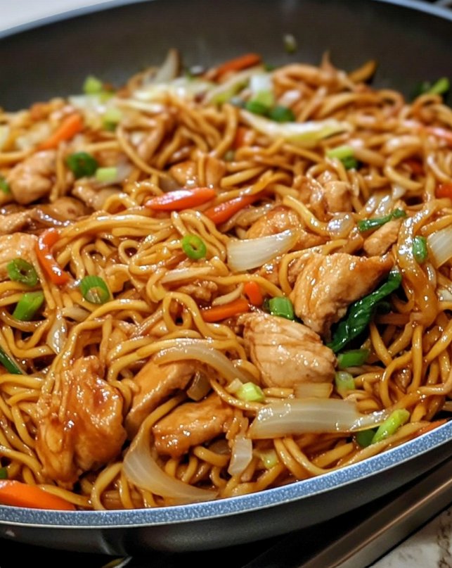 15 Best Noodle Recipes With Chicken, Beef, Or Pork And Veggies 1 Chicken Lo Mein With Veggies