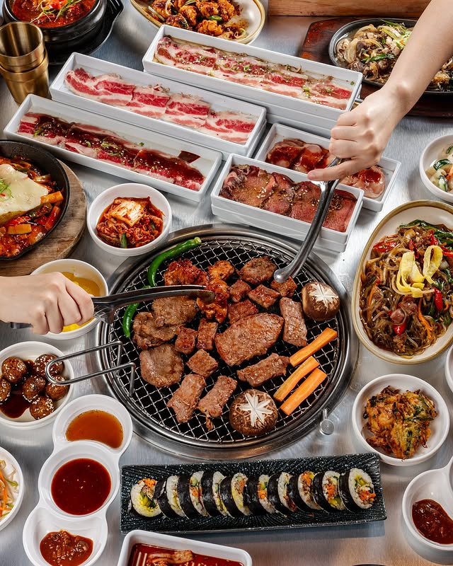 Feeding A Crowd? Here Are 7 Tips On How Much Bbq Per Person 1 Korean Bbq Being Shared By Friends