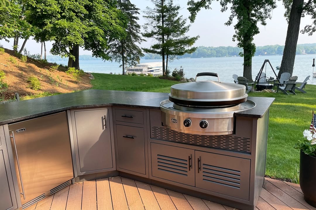 outdoor kitchen by the bay