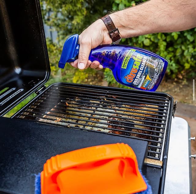 Putting Oil On The Grill Grates Bbq Cleaning Guide