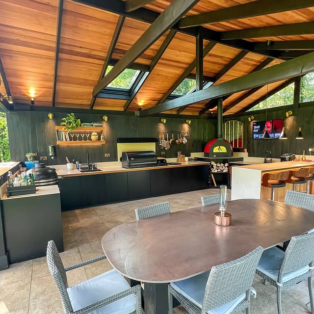 Turn Your Backyard Into A Pizzeria: 17 Outdoor Kitchen With Pizza Oven Ideas 3 The Compact Patio Kitchen