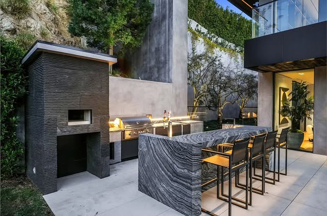 Turn Your Backyard Into A Pizzeria: 17 Outdoor Kitchen With Pizza Oven Ideas 10 The Luxury Stone Courtyard