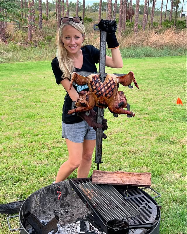 Feeding A Crowd? Here Are 7 Tips On How Much Bbq Per Person 5 Woman Grilling A Big Turkey