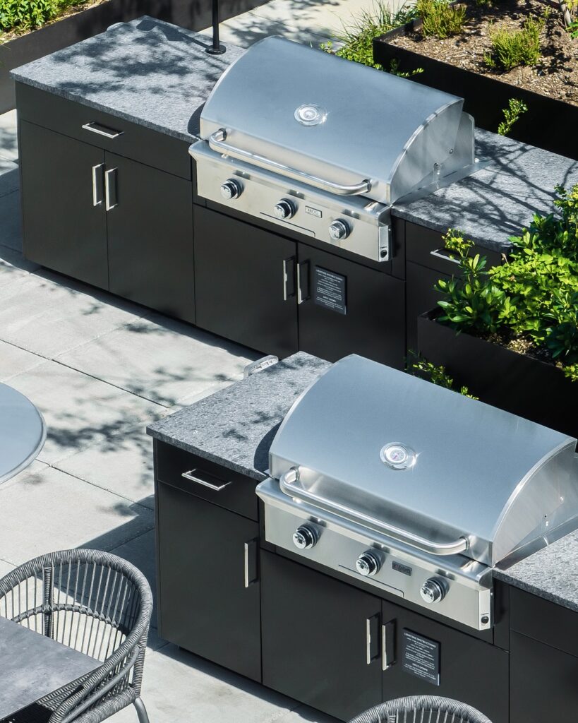 10 Outdoor Kitchens Around The World: Design Ideas From Every Culture 6 American Elegant Outdoor Kitchen