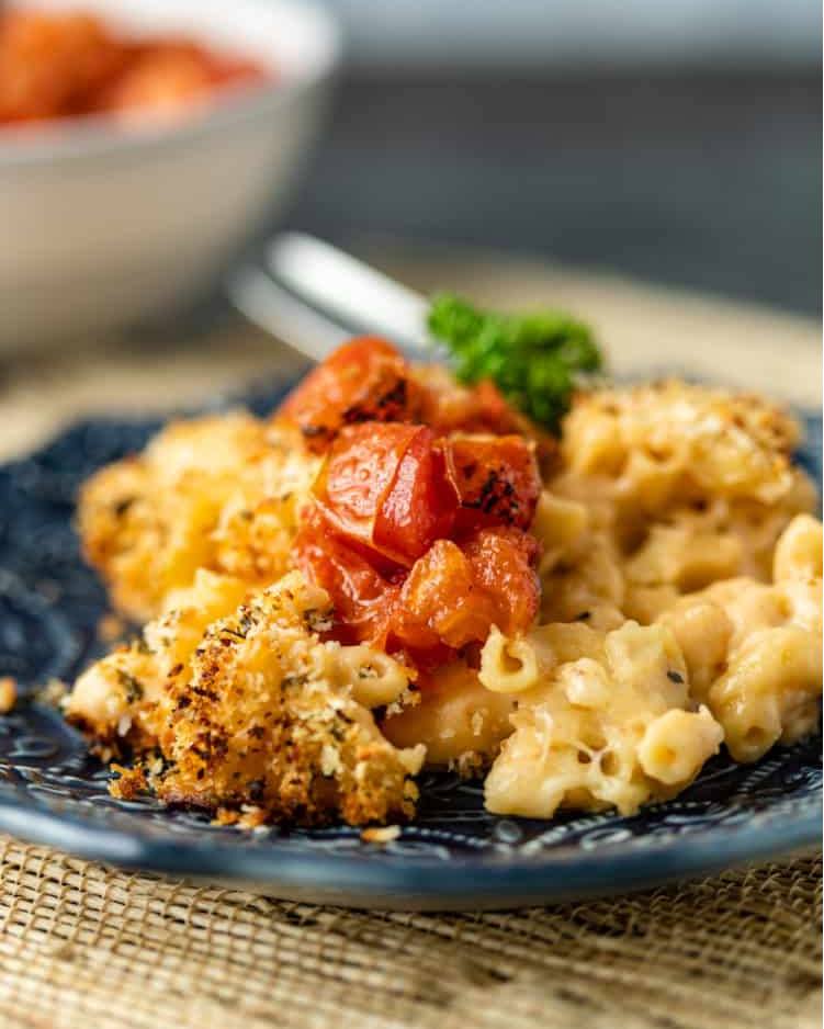 Smoker Mac And Cheese Without Boiling: Step-By-Step 2 Smoker Mac And Cheese On A Saucer Plate