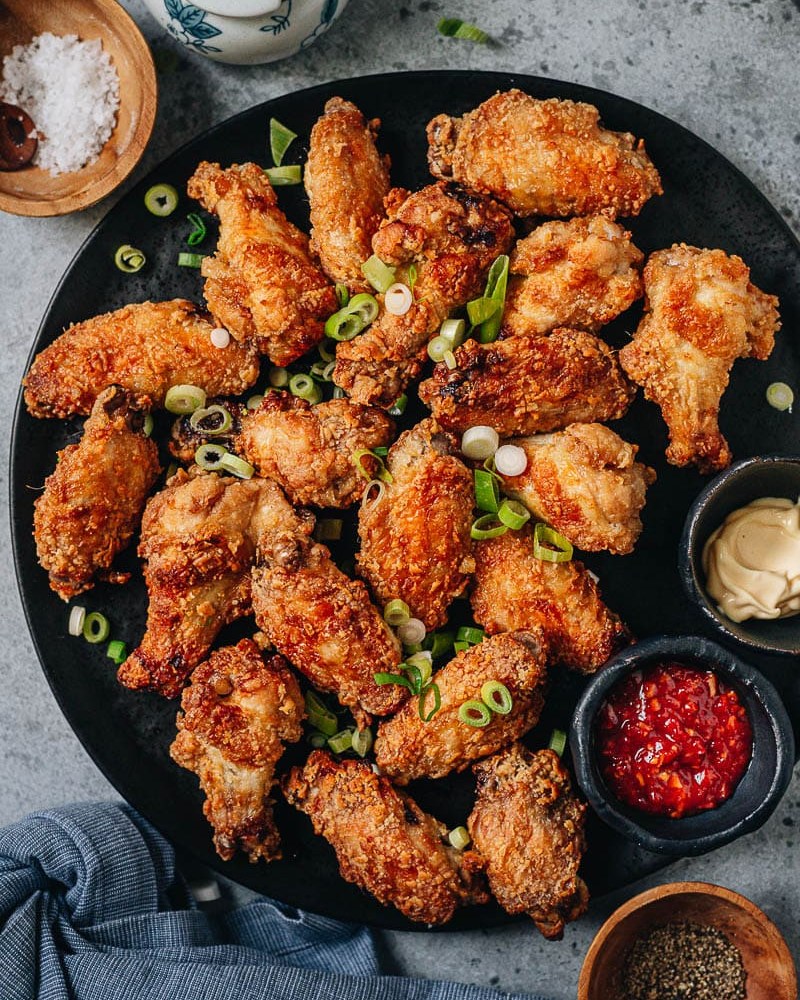 Crispy Chicken Wings With Hot Sauce