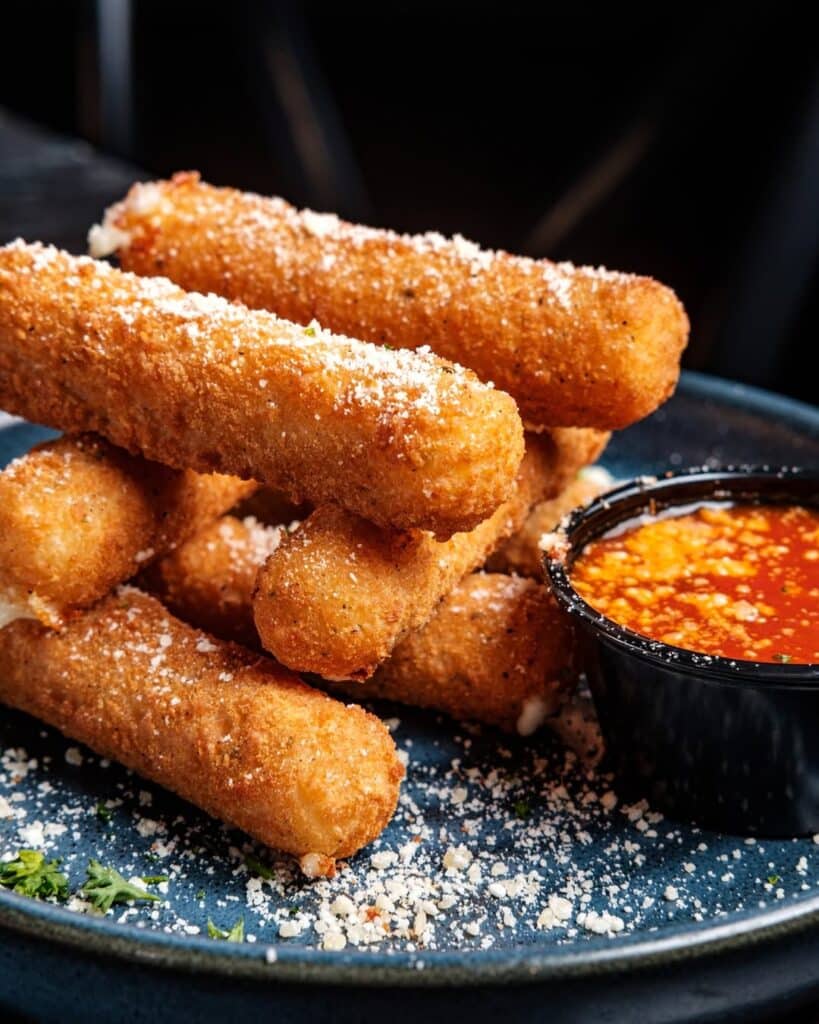 Mozzarella Sticks With Amazing Dipping Sauce
