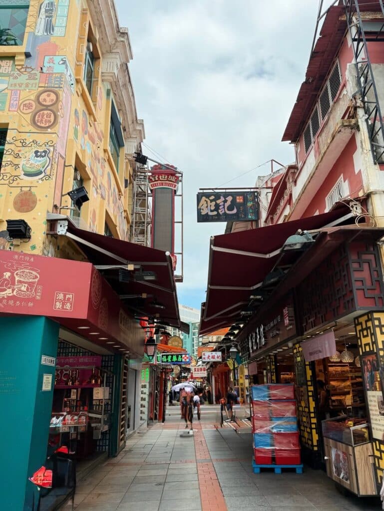 Macanese Street Food 101: Pork Chop Bun 2 Busy Streets In Macau