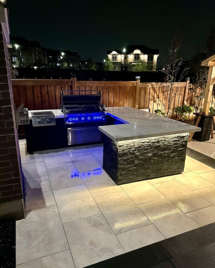 18 Best Tips For A Successful Tropical-Climate Outdoor Kitchen Design 11 Outdoor Kitchen Lighting