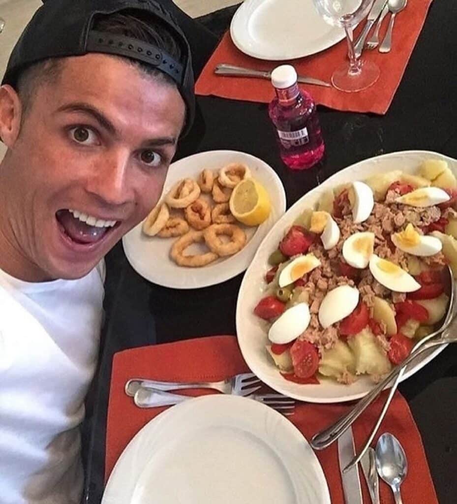 Train Like An Athlete, Eat Like An Athlete: Best Grilled Foods For Boosting Physical Power 5 Cristiano Ronaldo Eating A Meal