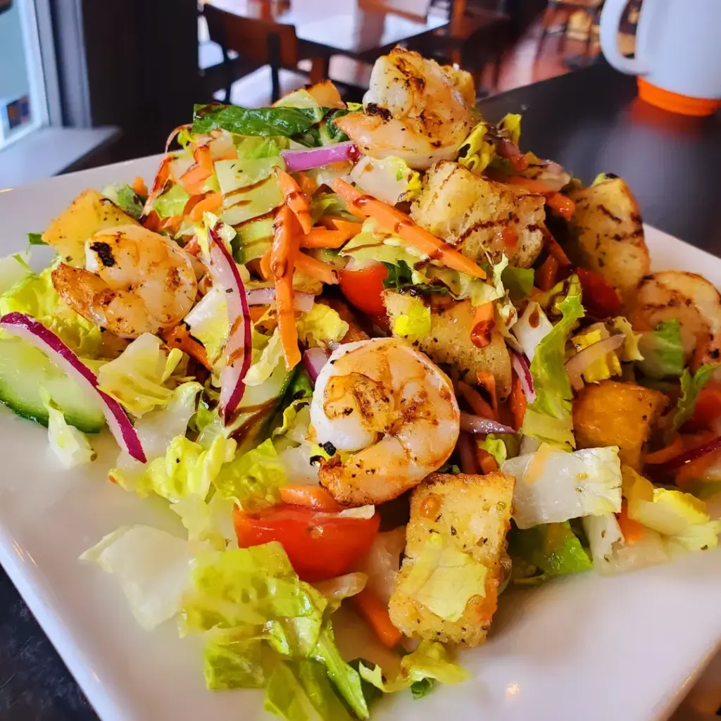 12 Healthy Spring Salad Recipes For Weight Loss 1 Lemon-Garlic Shrimp And Asparagus Ribbon Salad