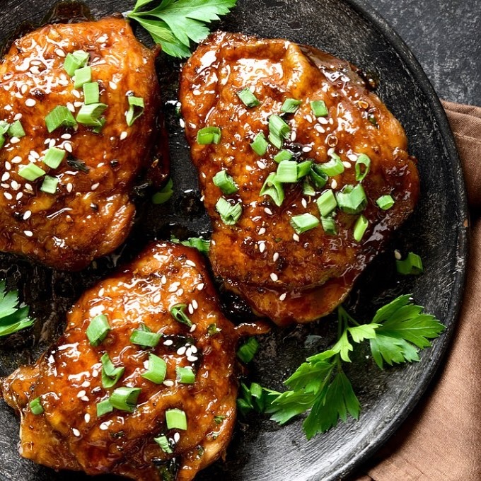 pitmaster&rsquo;s honey-siracha smoked chicken thighs