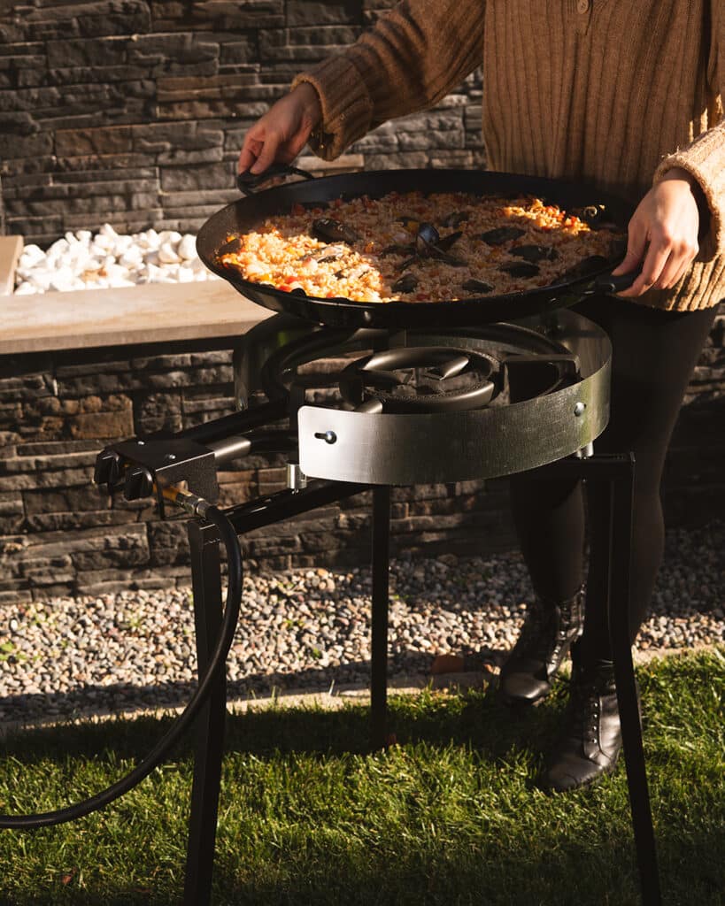 Why Charcoal Still Beats Gas For Flavor 4 Cooking Food Iron Skillet In A Gas Grill