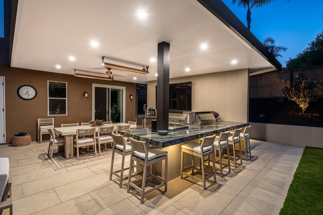 fun and functional outdoor kitchen counter lighting ideas