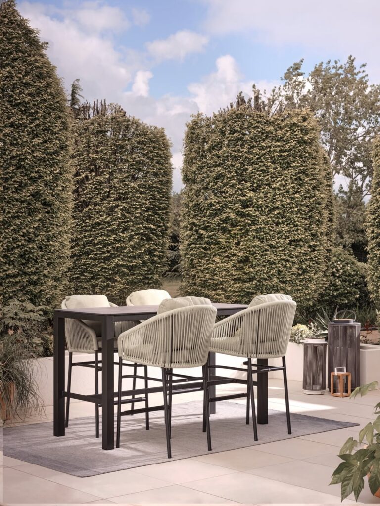 Outdoor Kitchen Dining Area