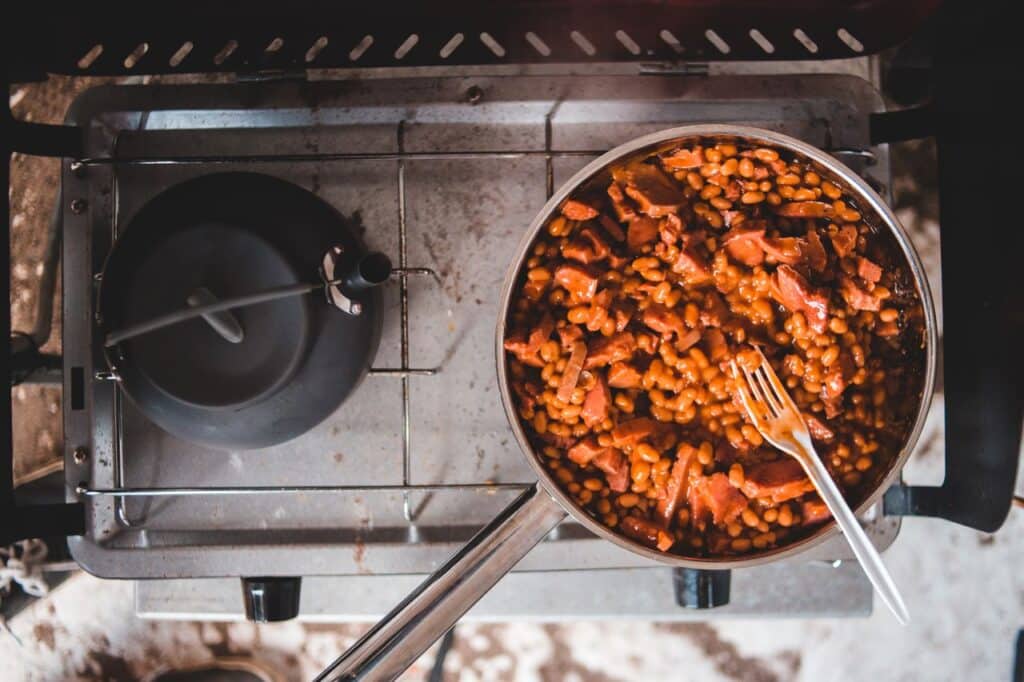 skillet bacon-bourbon baked beans