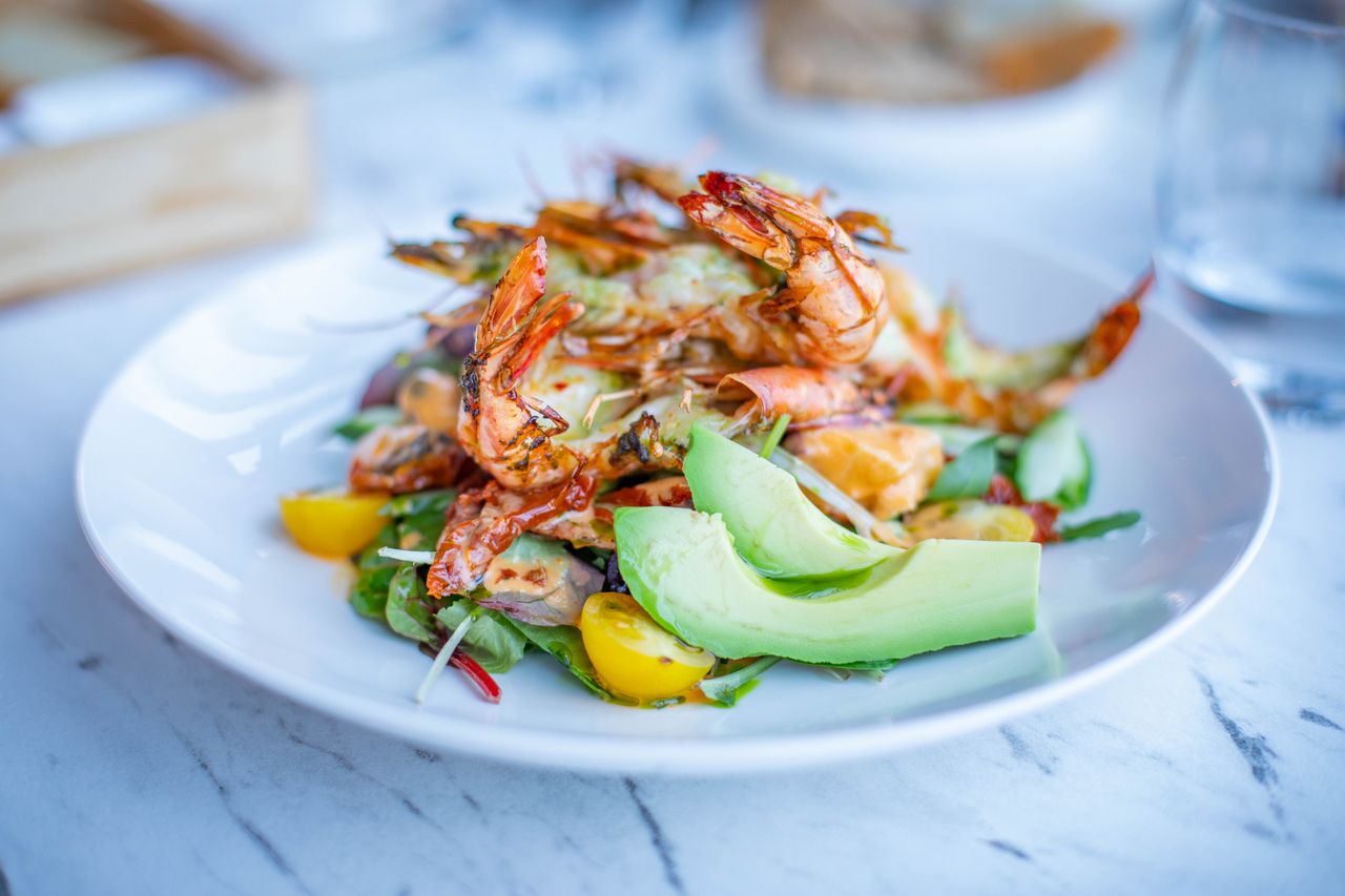 barbecue shrimp and avocado salad