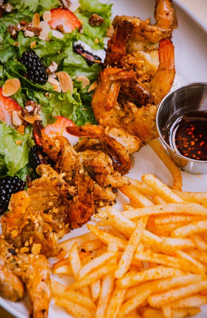 Grilled Shrimp With Fries And Dipping Sauce