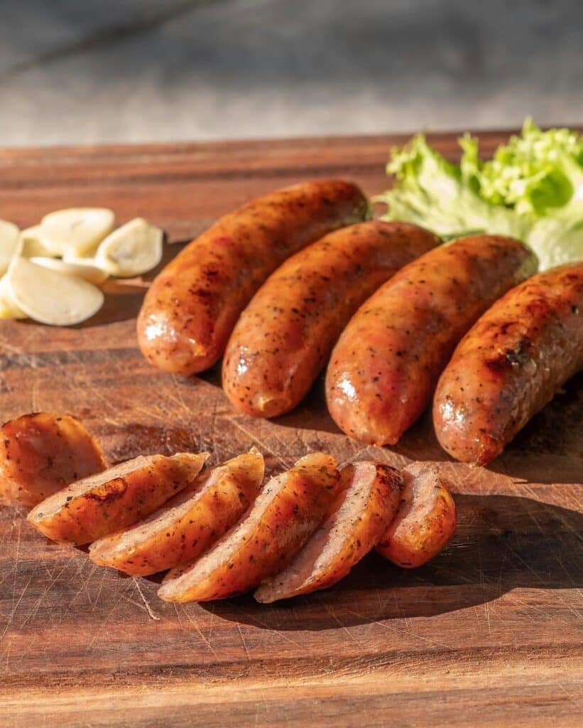 Taiwanese Sausage Xiangchang With Raw Garlic