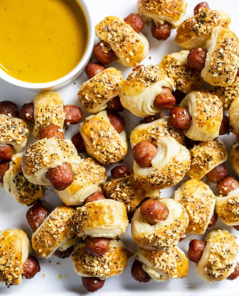 15 Easy Tailgate Food Crowd Pleasers That Are Guaranteed To Score 5 Classic Pigs In A Basket