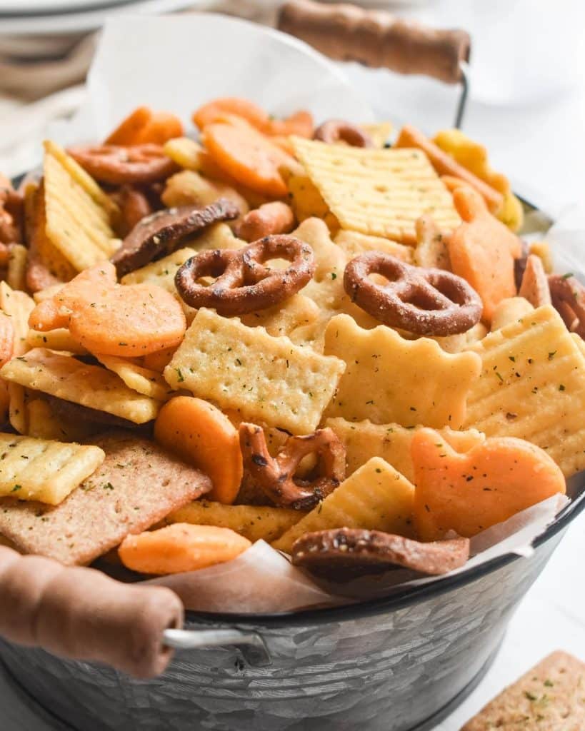 15 Easy Tailgate Food Crowd Pleasers That Are Guaranteed To Score 15 Game-Day Snack Mix